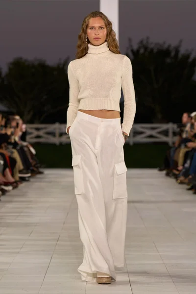Look 10